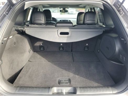 Used 2019 Jeep Cherokee Overland image 9