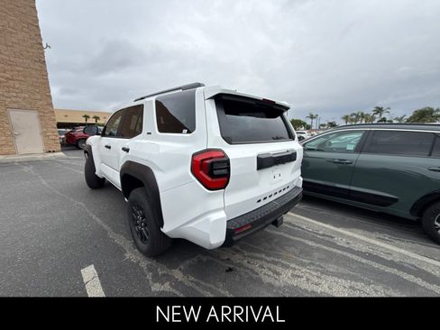 Used 2025 Toyota 4Runner SR5 AWD/4WD image 5