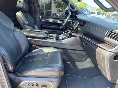 Used 2023 Jeep Wagoneer L 4WD w/ Premium Group I image 56