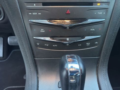 Used 2019 Lincoln MKT AWD image 13