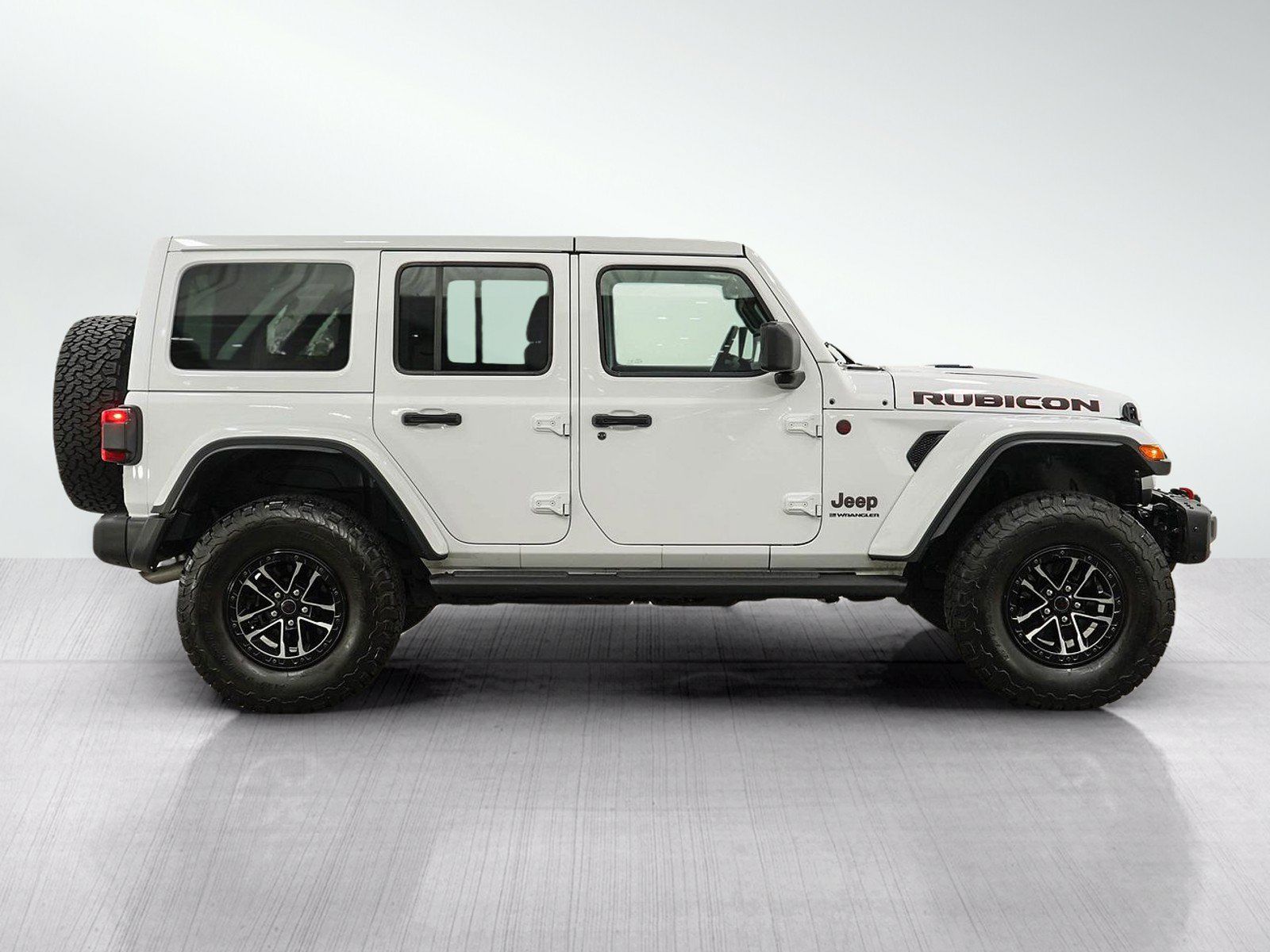 Used 2025 Jeep Wrangler Unlimited Rubicon AWD/4WD image 6