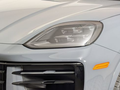 Used 2026 Porsche Cayenne Coupe AWD/4WD image 13