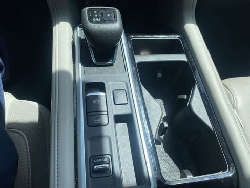 Used 2024 Nissan Pathfinder SL image 15