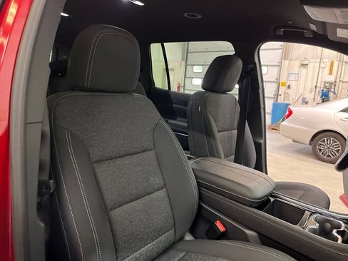 Used 2025 Chevrolet Traverse LT w/ Midnight/Sport Edition FWD image 32