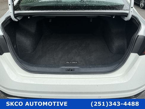 Used 2025 Nissan Altima 2.5 SV FWD image 21