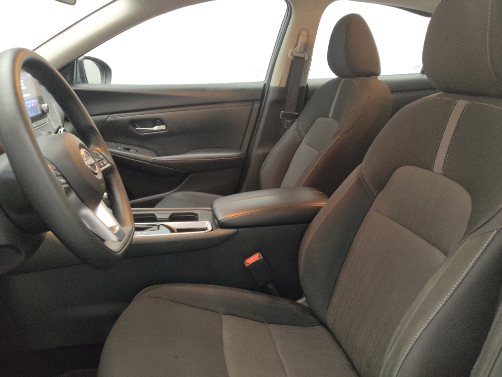 Used 2025 Nissan Sentra SV FWD image 17