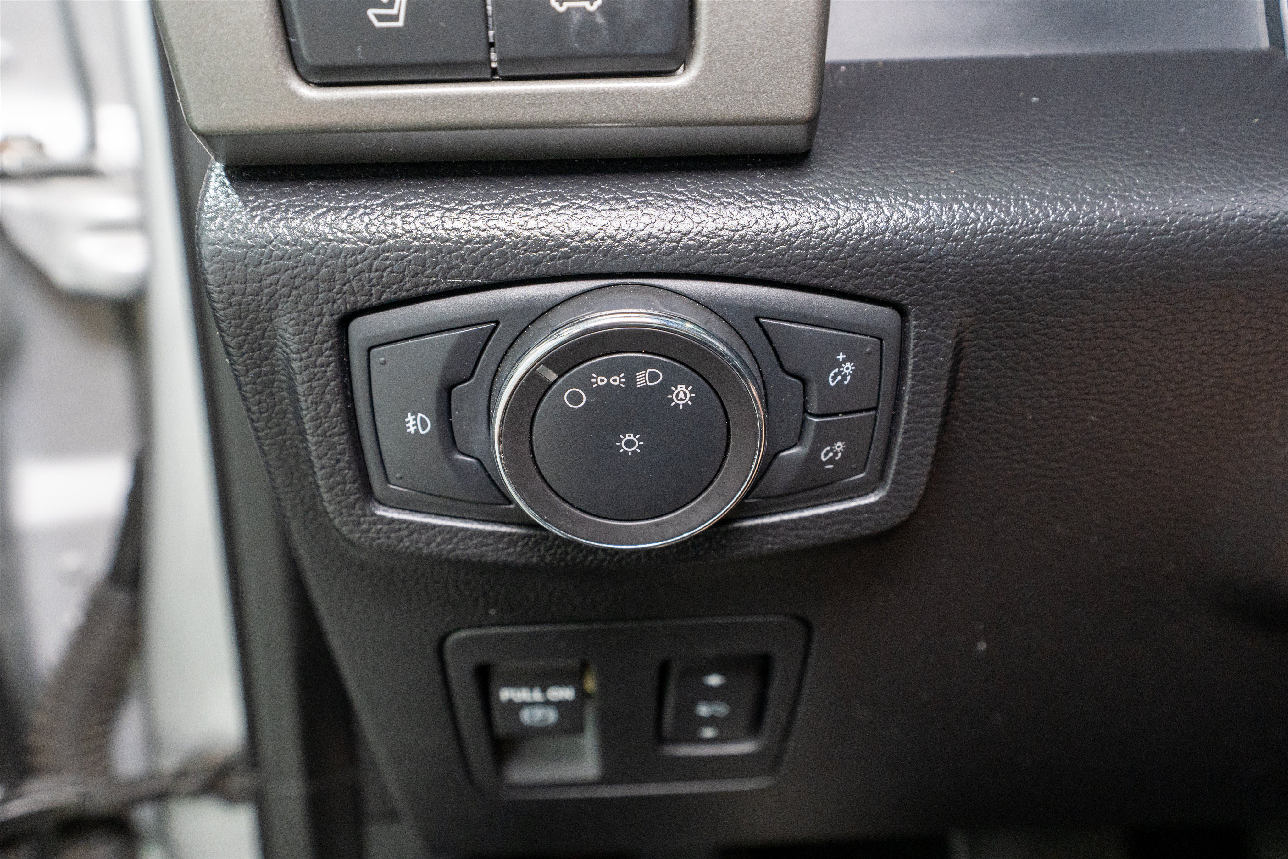 Used 2018 Ford Expedition Max XLT w/ Equipment Group 202A RWD image 28