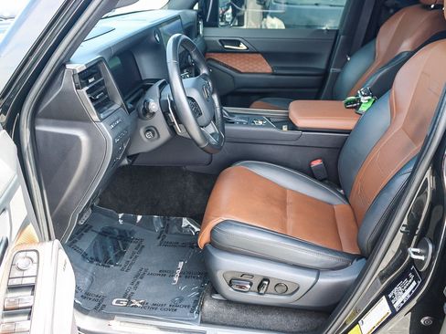 Used 2024 Lexus GX 550 w/ Cold Area Package AWD/4WD image 18