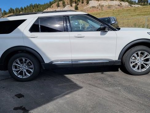 Used 2022 Ford Explorer XLT w/ Equipment Group 202A image 4