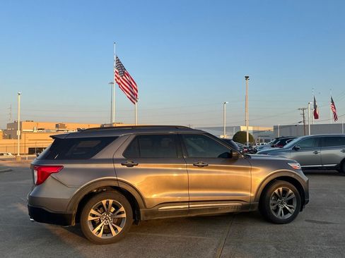 Used 2021 Ford Explorer XLT w/ Equipment Group 202A RWD image 24