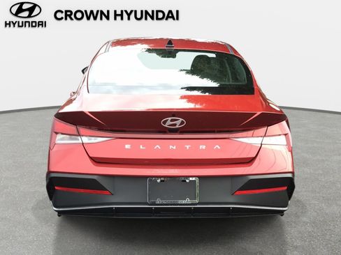 Certified 2026 Hyundai Elantra SE FWD image 5