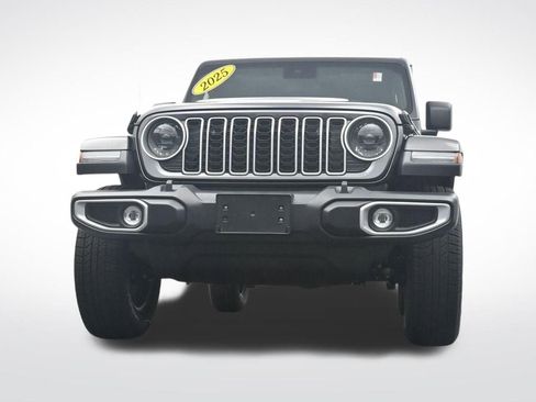 Used 2025 Jeep Wrangler Unlimited Sahara AWD/4WD image 31