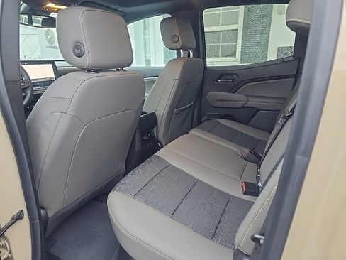 Used 2024 Chevrolet Colorado ZR2 w/ Technology Package image 19