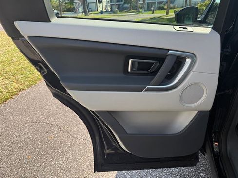 Used 2019 Land Rover Discovery Sport SE AWD/4WD image 13
