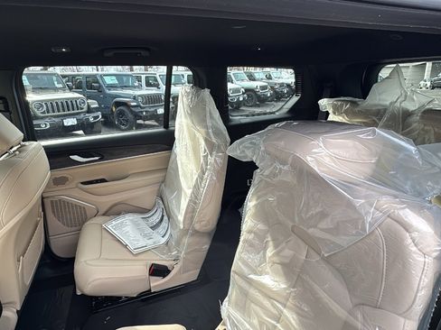 New 2026 Jeep Grand Cherokee L Limited image 27