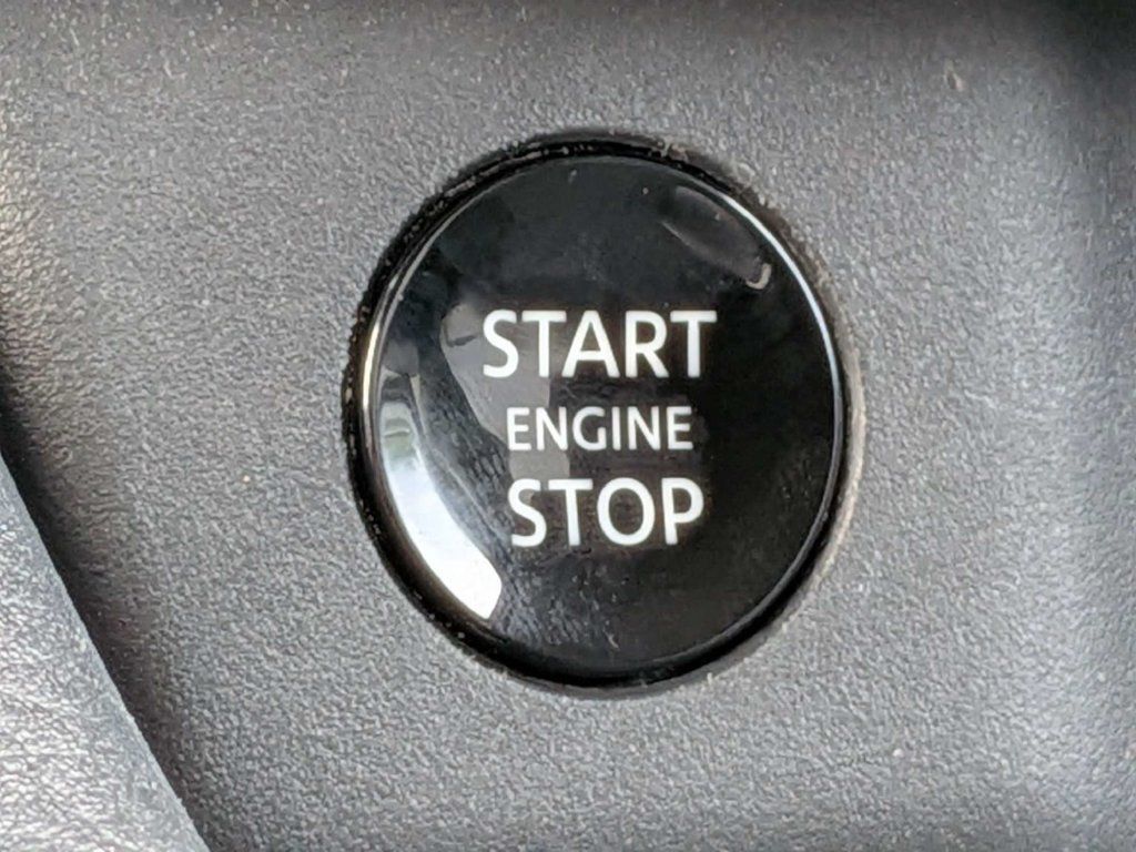 Used 2025 Nissan Rogue SV AWD/4WD image 35