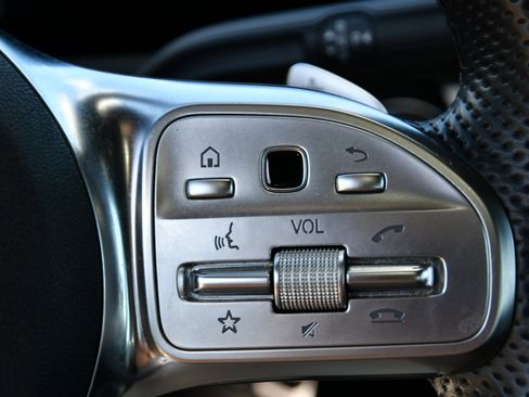 Used 2023 Mercedes-Benz CLA 250 image 11