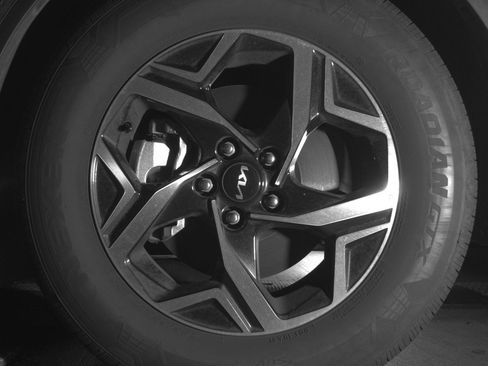 Used 2025 Kia Sportage LX image 12