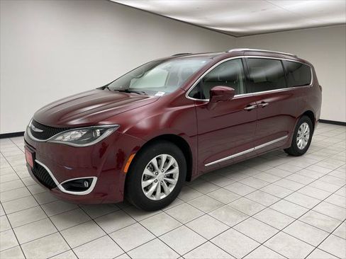 Certified 2019 Chrysler Pacifica Touring-L FWD image 1