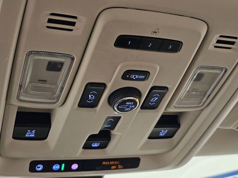 Used 2021 GMC Yukon Denali w/ Denali Premium Package AWD/4WD image 19