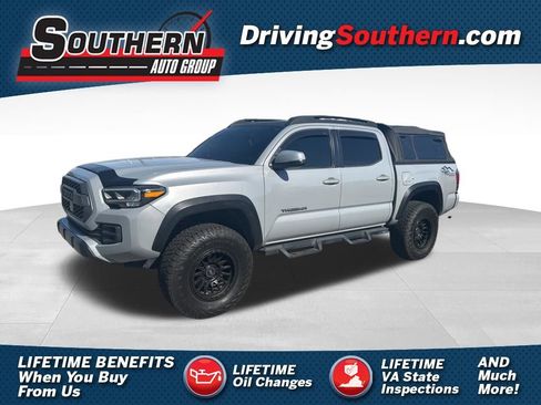 Used 2019 Toyota Tacoma TRD Off-Road AWD/4WD image 1