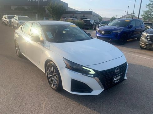 Used 2025 Nissan Altima 2.5 SV FWD image 7
