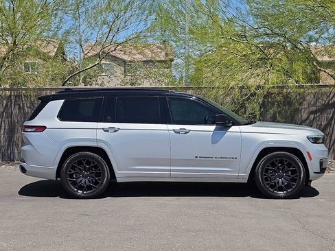 Used 2023 Jeep Grand Cherokee L Summit AWD/4WD image 10