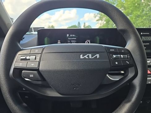 Used 2025 Kia K4 FWD image 11