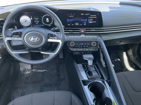 Certified 2024 Hyundai Elantra SEL w/ Convenience Package FWD image 21