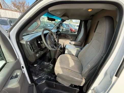 Used 2016 GMC Savana 2500 Van 3D image 14