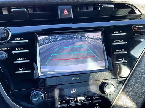 Used 2020 Toyota Camry SE image 21