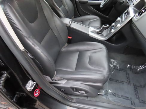 Used 2018 Volvo S60 T5 Inscription image 20