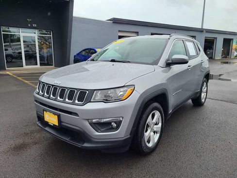 Used 2019 Jeep Compass Latitude w/ Cold Weather Group AWD/4WD image 1