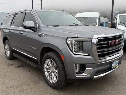 Used 2022 GMC Yukon SLT w/ SLT Luxury Package image 3