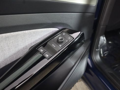 Used 2023 Volkswagen ID.4 Pro image 35