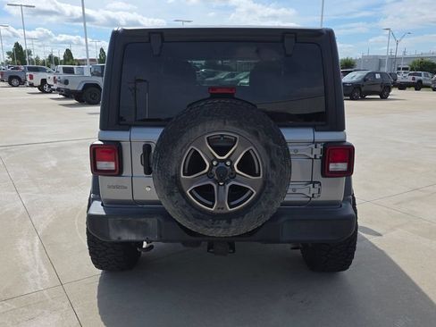 Used 2018 Jeep Wrangler Unlimited Sport S AWD/4WD image 4