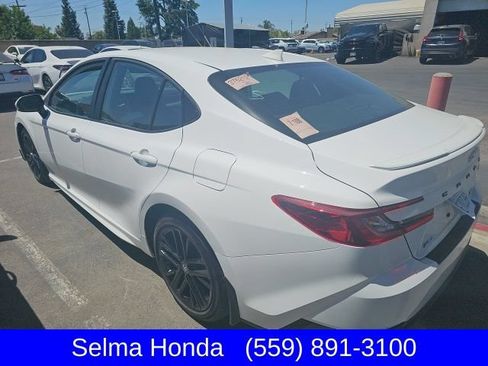 Used 2025 Toyota Camry SE w/ Convenience Package FWD image 5