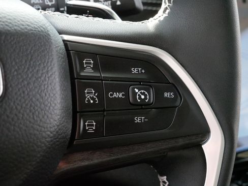 Used 2023 Jeep Grand Cherokee L Limited image 25