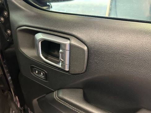 Used 2019 Jeep Wrangler Unlimited Sahara AWD/4WD image 13