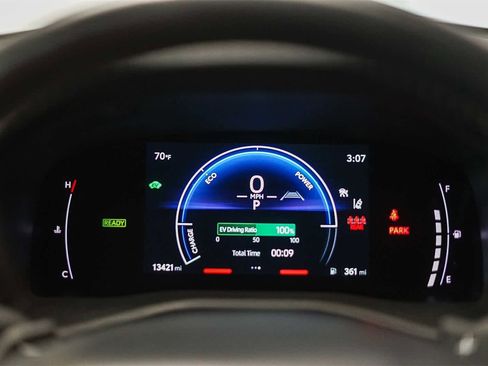 Used 2025 Toyota Camry SE image 25