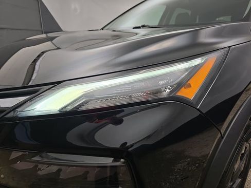 Used 2025 Nissan Rogue SV FWD image 15