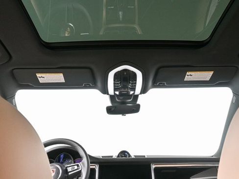 Certified 2025 Porsche Macan image 19