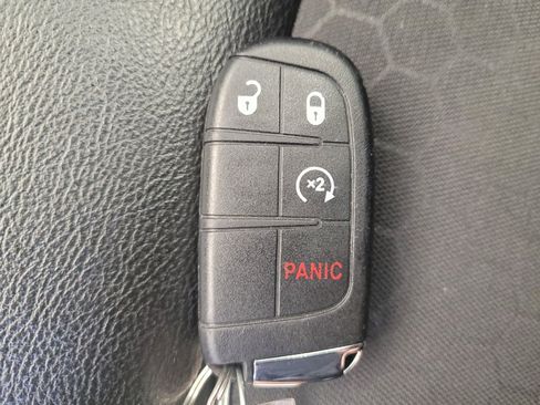 Used 2018 Jeep Compass Latitude w/ Safe & Security Group AWD/4WD image 32