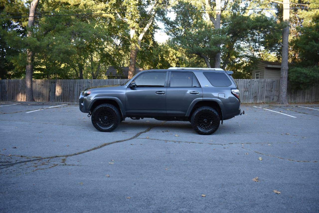 Used 2016 Toyota 4Runner SR5 Premium AWD/4WD image 3