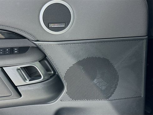 Used 2024 Land Rover Discovery S image 20