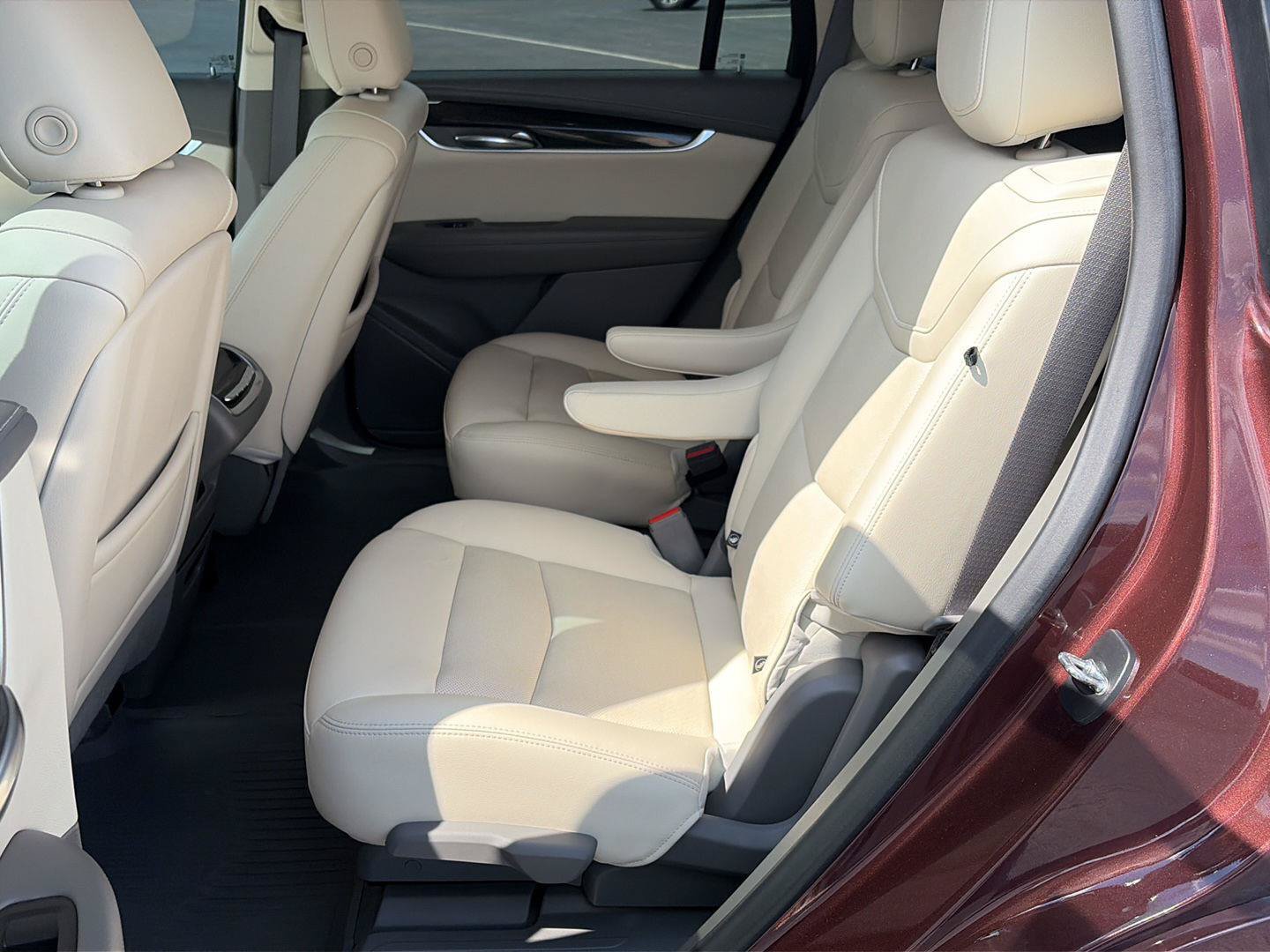 Used 2022 Cadillac XT6 Premium Luxury w/ LPO, Floor Liner Package AWD/4WD image 14