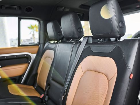 Used 2023 Land Rover Defender 130 X-Dynamic SE image 9