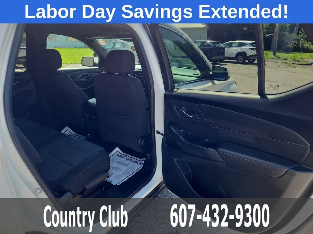 Used 2023 Chevrolet Traverse LT AWD/4WD image 33