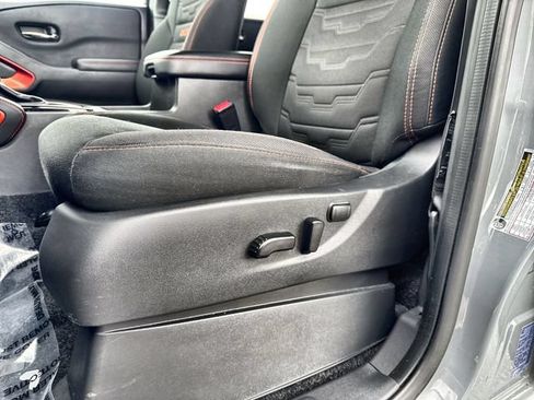 Used 2025 Nissan Frontier PRO-4X AWD/4WD image 25