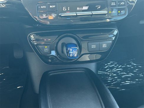 Used 2022 Toyota Prius L Eco image 20